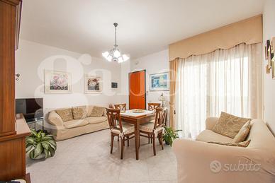 Quadrivano pari al nuovo. Posto auto