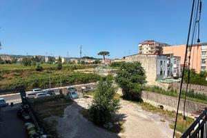 2 LOCALI A NAPOLI