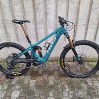 PIVOT SHUTTLE-LT PRO XO RUOTE CARBON BOSCH RACE