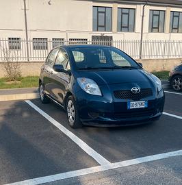 Toyota yaris adatta a neopatentati
