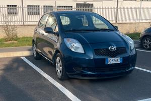 Toyota yaris adatta a neopatentati
