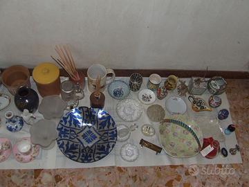 Soprammobili e oggettini vari, antichi e vintage
