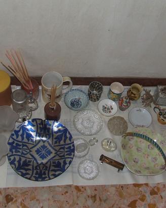 Soprammobili e oggettini vari, antichi e vintage