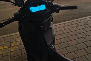 Piaggio Beverly 400 HPE 2024 – 8500 km – garanzia
