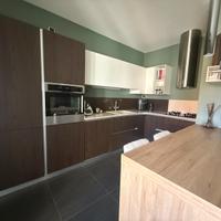 Cucina e parete attrezzata - Divano - Punti luce
