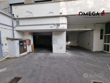 Posto auto coperto in autorimessa in Via Cumano