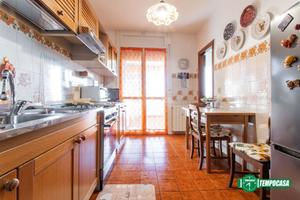 AMPIO TRE LOCALI IN CENTRO