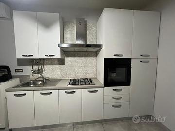 Vende cucina come nuova conpleta di frigo forno