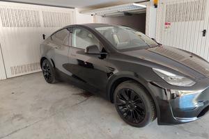Tesla model Y RWD 14.900km 08/23 come nuova!
