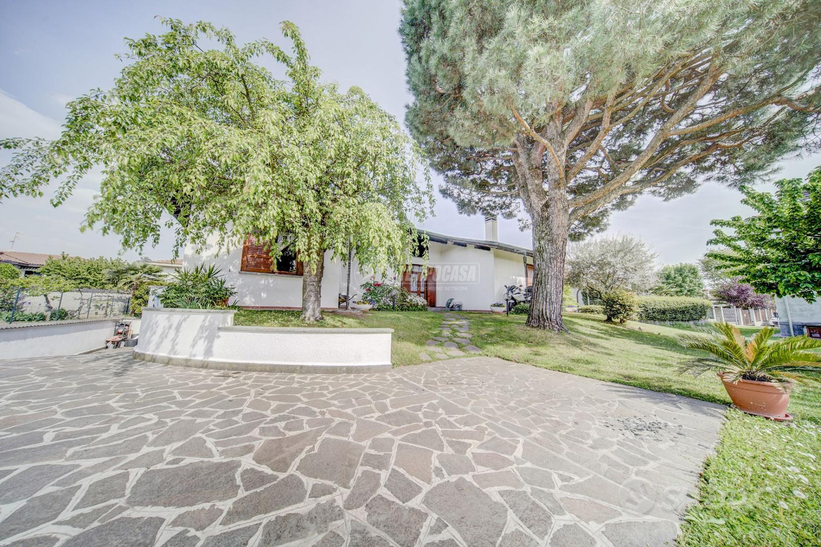 VILLA SINGOLA CON 3 CAMERE DA LETTO SU UNICO LIVEL - Vista 2