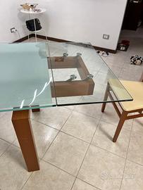 tavolo in vetro con sedie 