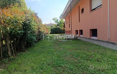 SPLENDIDA VILLA UNICO PIANO ABITATIVO E AMPIA AUTO