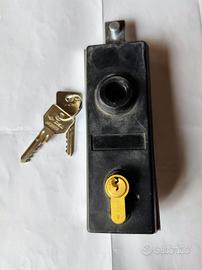 Serratura CISA per basculante garage