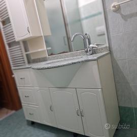 mobile bagno con ripiano in marmo verde