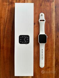 Apple Watch SE 40 mm GPS – Silver Aluminum / White