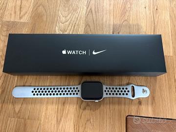 Apple Watch Series 7 Nike GPS Alluminio Galassia