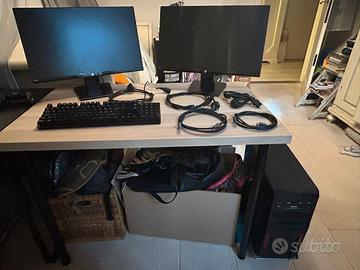 postazione con  pc + due monitor