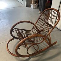 Sedia a dondolo in bambù