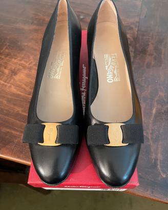 Scarpe Ferragamo pelle nera come nuove 40/41