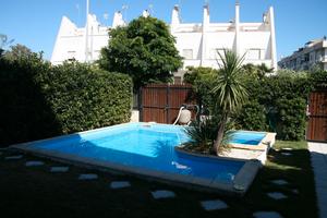 Villino pentafamiliare con piscina privata