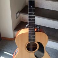 Chitarra acustica amplificata