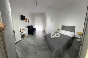 Monocamera arredato al centro cod. na010