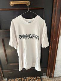 T-shirt Balenciga bianca e con stampa nera