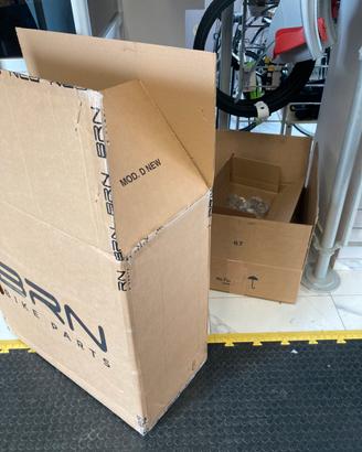 Scatole in cartone di varie dimensioni