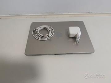 Macbook Air con chip Apple M3 16GB/256G(anno 2024)