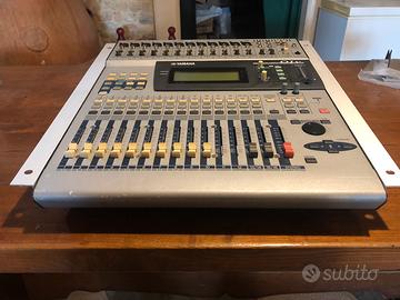 Mixer Yamaha 01v