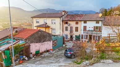 CASA DI CORTE A MONTECCHIA DI CROSARA