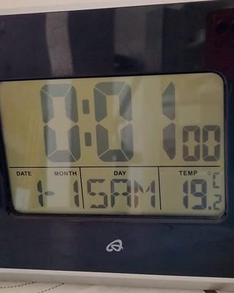 Orologio LCD con monitoraggio temperatura interna