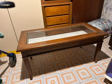 Tavolino con vetrina