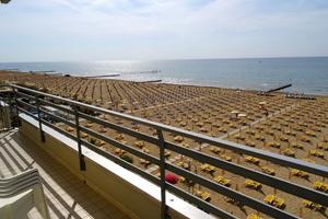 Maggio Moderno trilocale frontemare