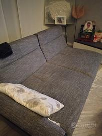 Due divani e pouf 