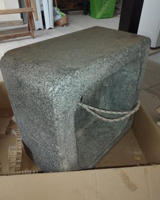 Vasca in pietra (granito) per esterni