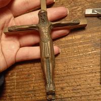 crocifisso antico in ottone e rame da collezione 