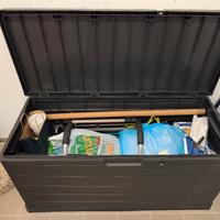 Cassapanca da esterno in plastica