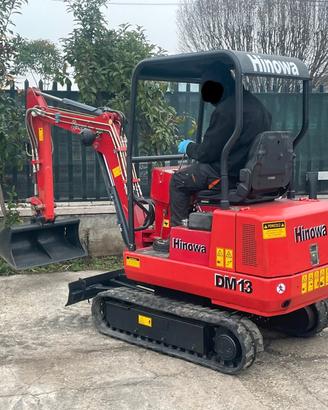 E123 Mini escavatore 13 q Hinowa
