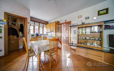 GALLARATE - VILLA BIFAMILIARE CON GIARDINO