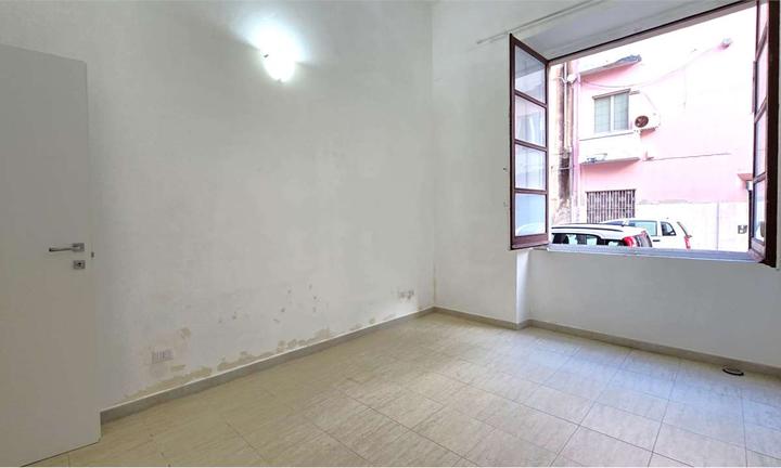 Monolocale uso ufficio in centro a Cagliari