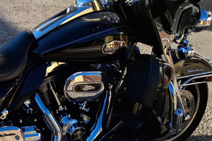 Harley Davidson electra glide FLHTCU