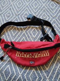 Marsupio Napapijri di colore rosso