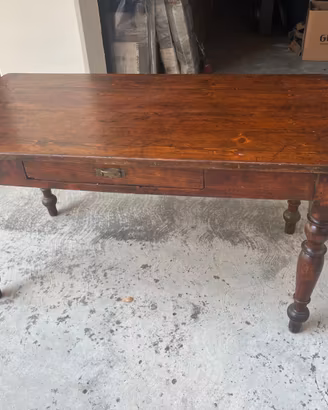 Tavolo rustico vintage in legno con cassetto