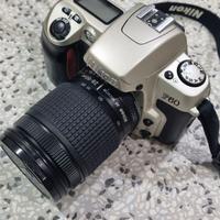 Macchina fotografica Nikon con obbiettivo 28 80