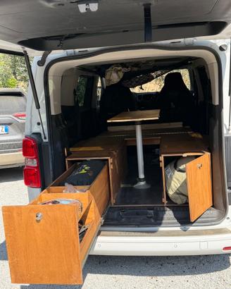 Kit Camperizzazione Mini Van, Letto Attrezzato
