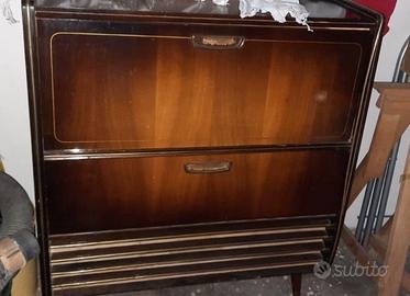 Mobile vintage anni ’50/’60 con giradischi e radio