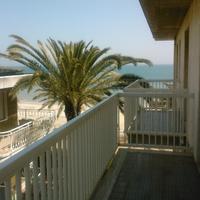 Cupra marittima a 10 metri dalla spiaggia