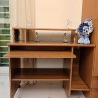 Scrivania con carrello e rotelle