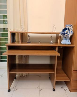 Scrivania con carrello e rotelle